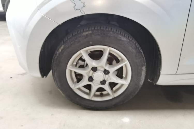 Used Roewe Clever 2022 311km QiQi BoBo Edition Left Front Wheel Hub