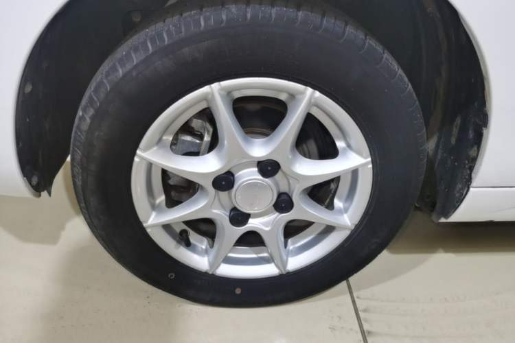 Used Roewe Clever 2022 311km QiQi BoBo Edition Left Front Wheel Hub