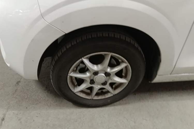 Used Roewe Clever 2022 311km QiQi BoBo Edition Left Front Wheel Hub