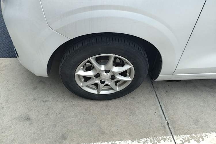 Used Roewe Clever 2022 311km QiQi BoBo Edition Left Front Wheel Hub