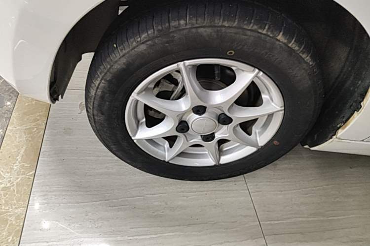 Used Roewe Clever 2022 311km QiQi BoBo Edition Left Front Wheel Hub