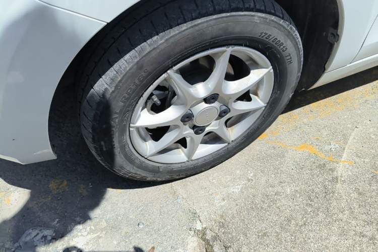 Used Roewe Clever 2022 311km QiQi BoBo Edition Left Front Wheel Hub