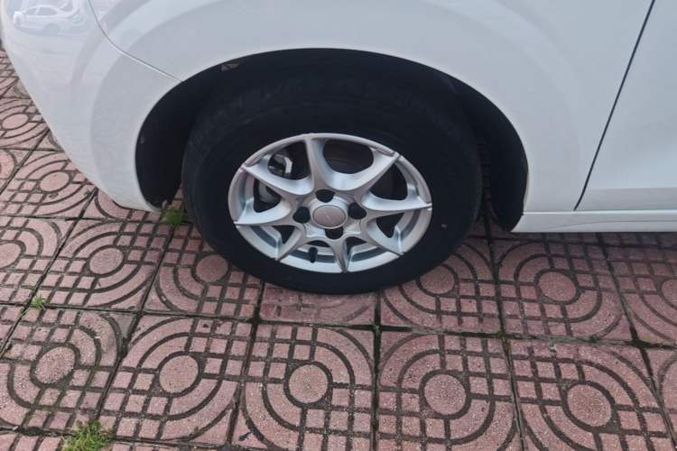 Used Roewe Clever 2022 311km QiQi BoBo Edition Left Front Wheel Hub