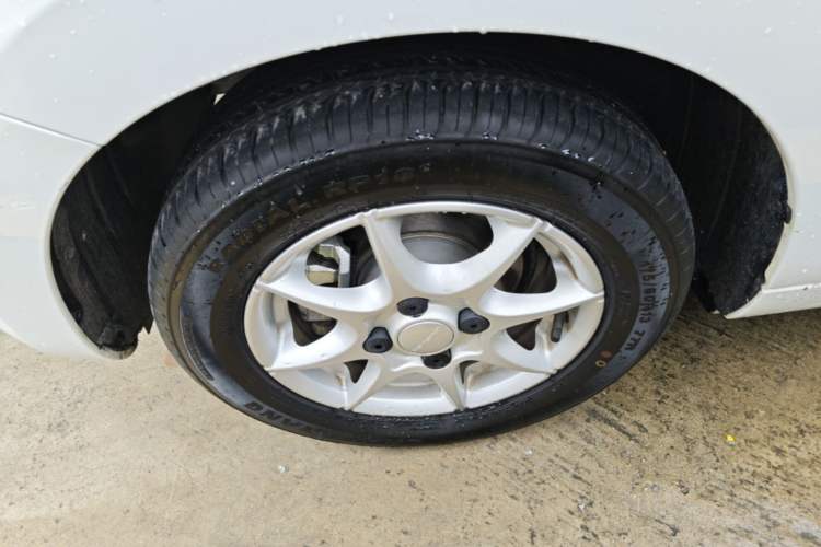 Used Roewe Clever 2022 311km QiQi BoBo Edition Left Front Wheel Hub