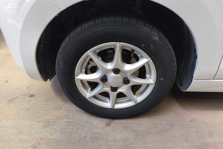 Used Roewe Clever 2022 311km QiQi BoBo Edition Left Front Wheel Hub