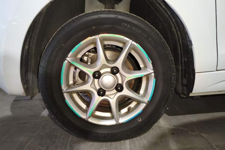 Used Roewe Clever 2022 311km QiQi BoBo Edition Left Front Wheel Hub