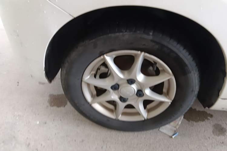 Used Roewe Clever 2022 311km QiQi BoBo Edition Left Front Wheel Hub