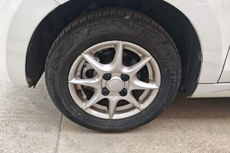 Used Roewe Clever 2022 311km QiQi BoBo Edition Left Front Wheel Hub