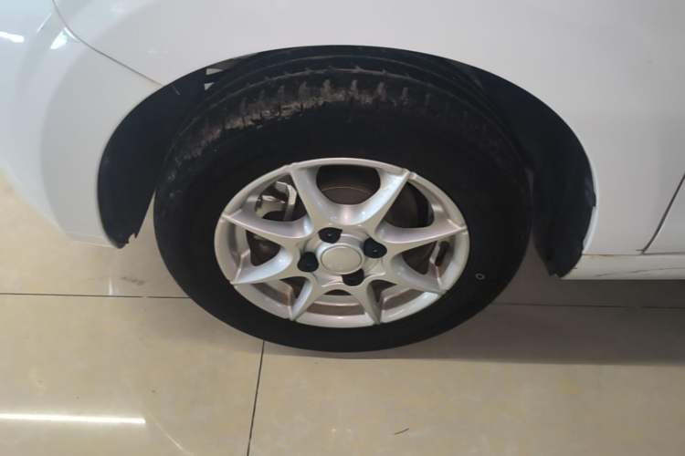 Used Roewe Clever 2022 311km QiQi BoBo Edition Left Front Wheel Hub