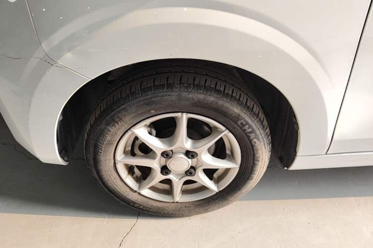 Used Roewe Clever 2022 311km QiQi BoBo Edition Left Front Wheel Hub