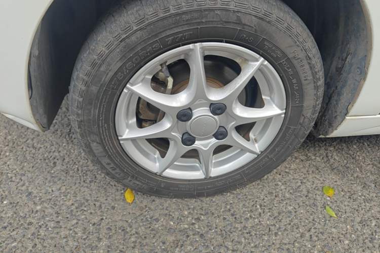Used Roewe Clever 2022 311km QiQi BoBo Edition Left Front Wheel Hub