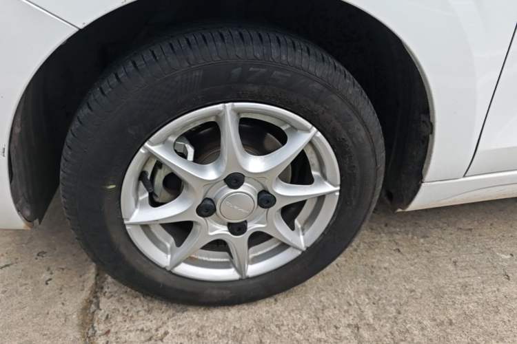 Used Roewe Clever 2022 311km QiQi BoBo Edition Left Front Wheel Hub
