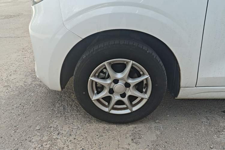 Used Roewe Clever 2022 311km QiQi BoBo Edition Left Front Wheel Hub