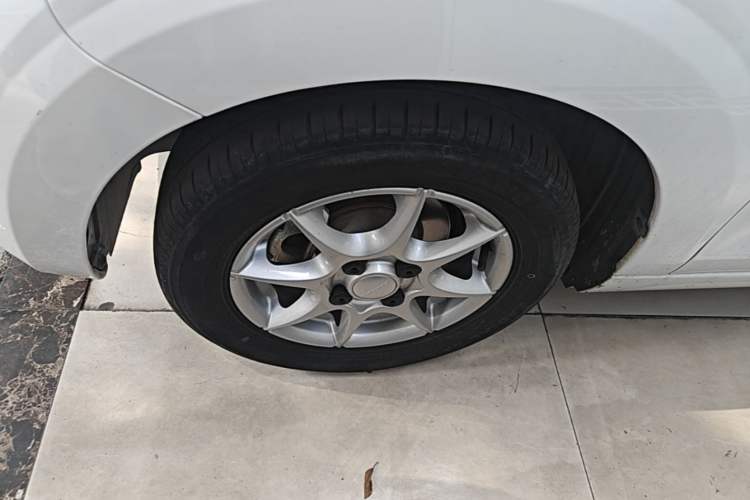 Used Roewe Clever 2022 311km QiQi BoBo Edition Left Front Wheel Hub