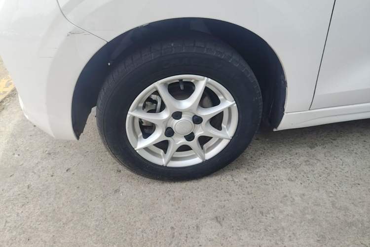 Used Roewe Clever 2022 311km QiQi BoBo Edition Left Front Wheel Hub