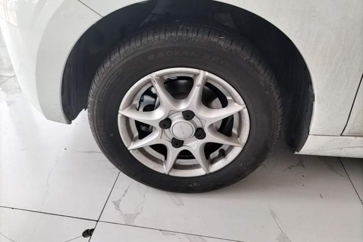 Used Roewe Clever 2022 311km QiQi BoBo Edition Left Front Wheel Hub