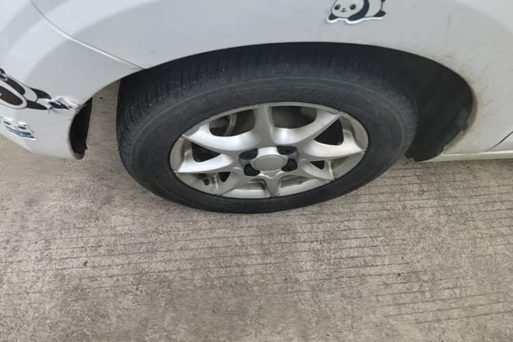 Used Roewe Clever 2022 311km QiQi BoBo Edition Left Front Wheel Hub