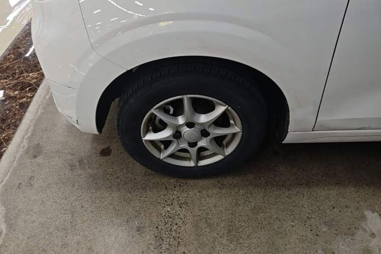 Used Roewe Clever 2022 311km QiQi BoBo Edition Left Front Wheel Hub