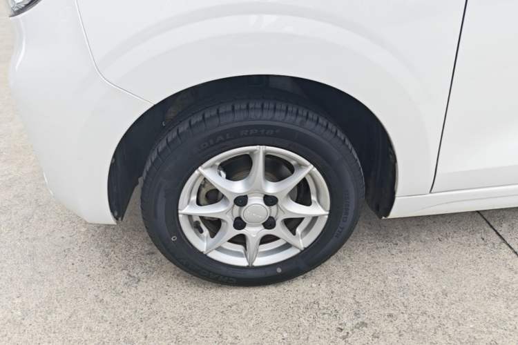Used Roewe Clever 2022 311km QiQi BoBo Edition Left Front Wheel Hub
