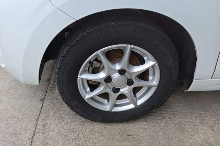 Used Roewe Clever 2022 311km QiQi BoBo Edition Left Front Wheel Hub