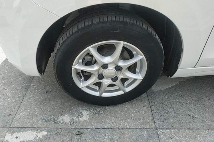 Used Roewe Clever 2022 311km QiQi BoBo Edition Left Front Wheel Hub