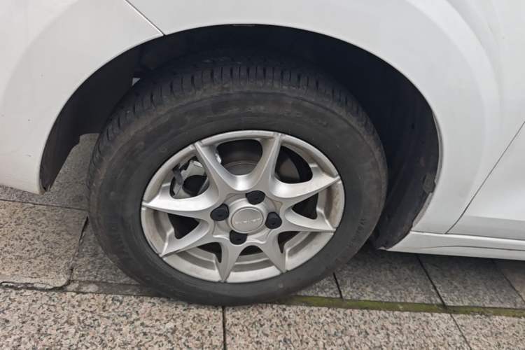 Used Roewe Clever 2022 311km QiQi BoBo Edition Left Front Wheel Hub