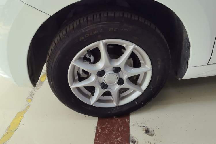 Used Roewe Clever 2022 311km QiQi BoBo Edition Left Front Wheel Hub