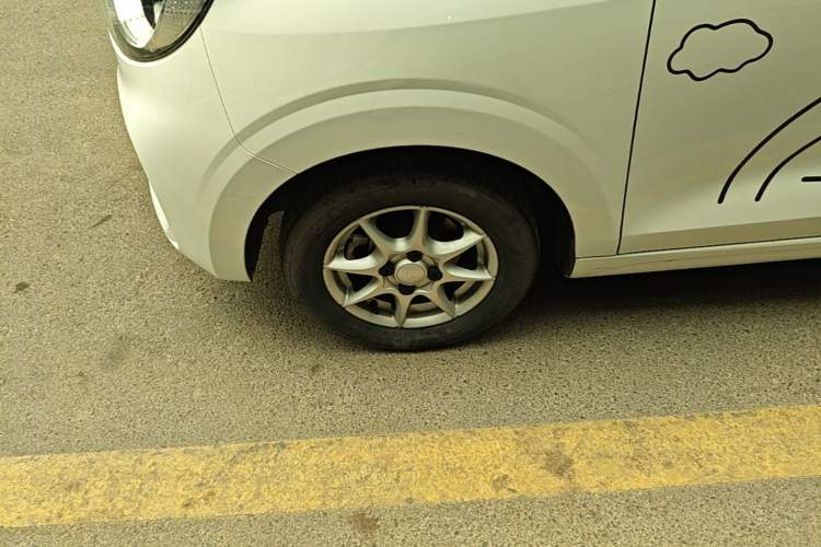 Used Roewe Clever 2022 311km QiQi BoBo Edition Left Front Wheel Hub