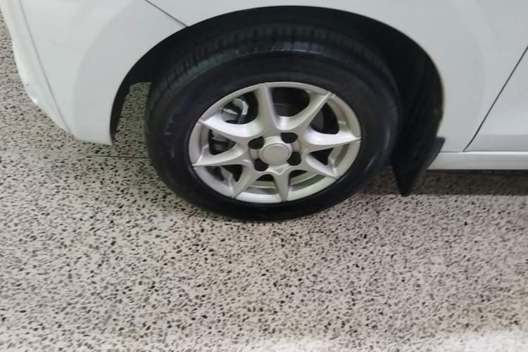 Used Roewe Clever 2022 311km QiQi BoBo Edition Left Front Wheel Hub