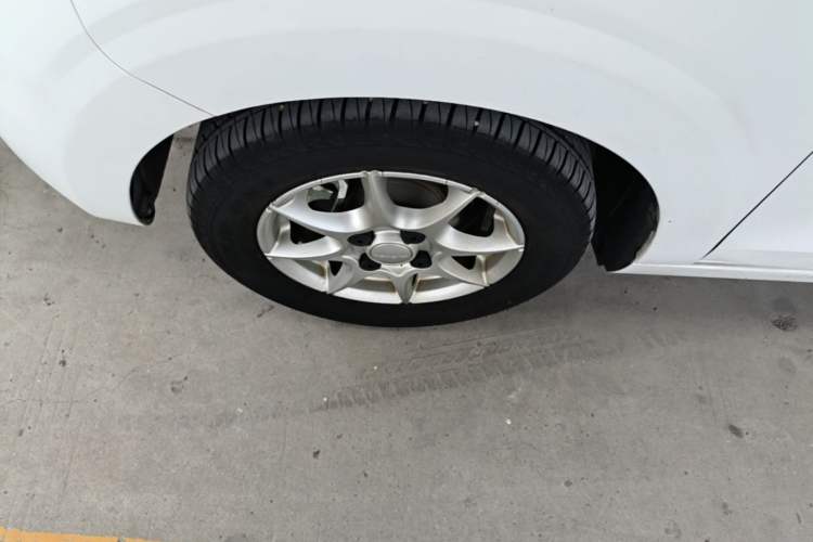 Used Roewe Clever 2022 311km QiQi BoBo Edition Left Front Wheel Hub