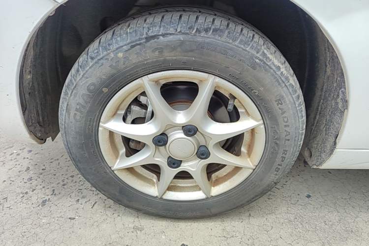 Used Roewe Clever 2022 311km QiQi BoBo Edition Left Front Wheel Hub