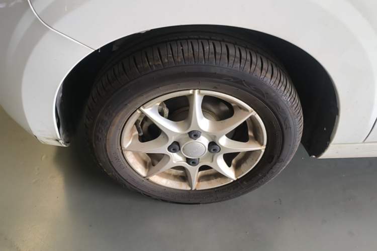 Used Roewe Clever 2022 311km QiQi BoBo Edition Left Front Wheel Hub