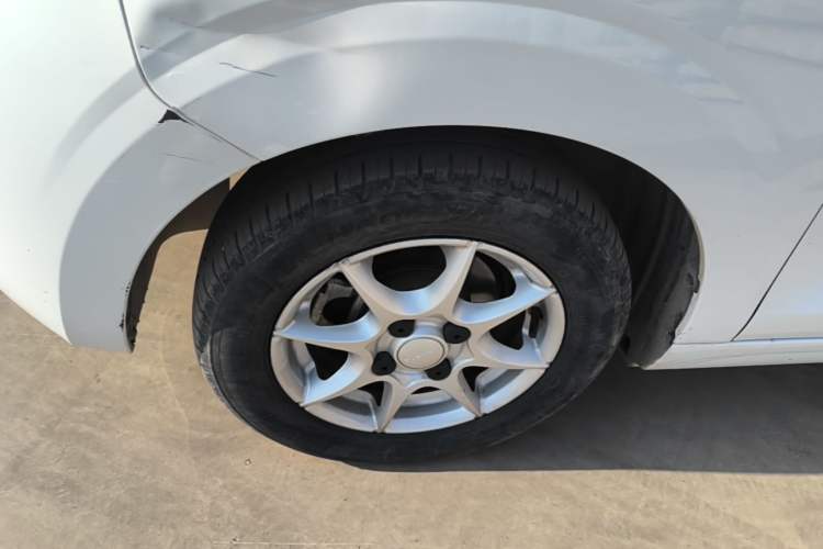 Used Roewe Clever 2022 311km QiQi BoBo Edition Left Front Wheel Hub