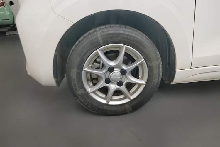 Used Roewe Clever 2022 311km QiQi BoBo Edition Left Front Wheel Hub
