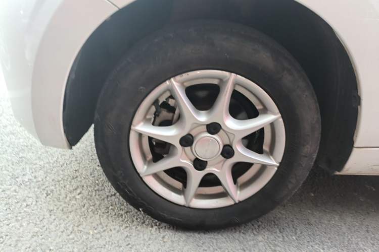 Used Roewe Clever 2022 311km QiQi BoBo Edition Left Front Wheel Hub
