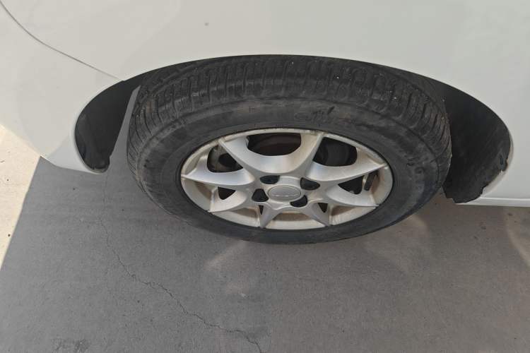 Used Roewe Clever 2022 311km QiQi BoBo Edition Left Front Wheel Hub