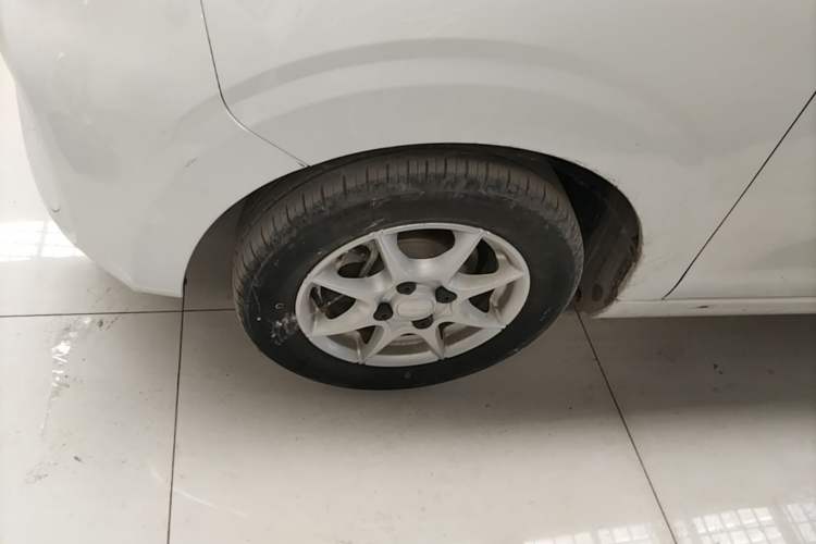 Used Roewe Clever 2022 311km QiQi BoBo Edition Left Front Wheel Hub