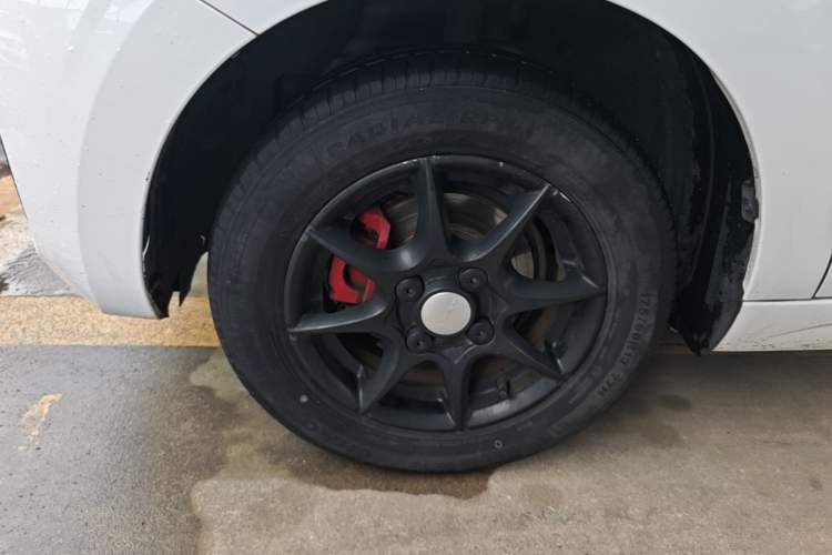 Used Roewe Clever 2022 311km QiQi BoBo Edition Left Front Wheel Hub