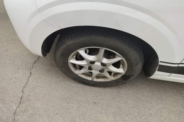 Used Roewe Clever 2022 311km QiQi BoBo Edition Left Front Wheel Hub