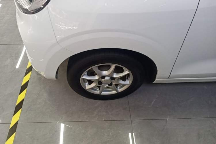 Used Roewe Clever 2022 311km QiQi BoBo Edition Left Front Wheel Hub