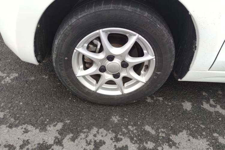 Used Roewe Clever 2022 311km QiQi BoBo Edition Left Front Wheel Hub