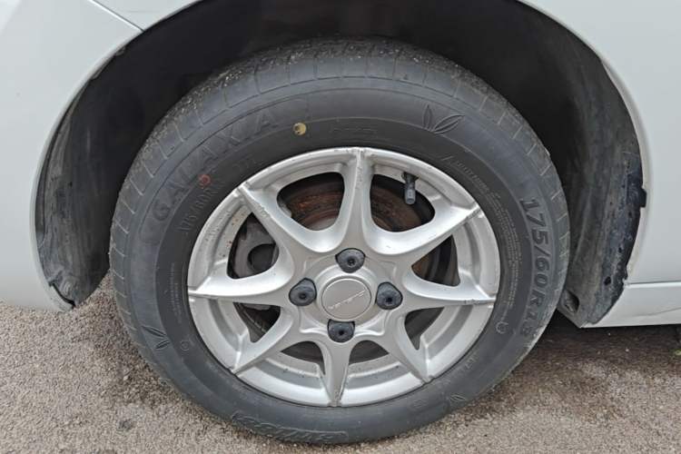 Used Roewe Clever 2022 311km QiQi BoBo Edition Left Front Wheel Hub