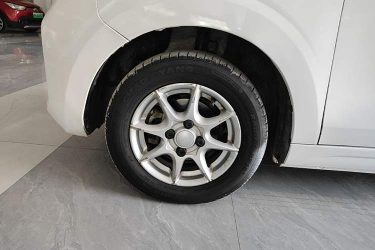 Used Roewe Clever 2022 311km QiQi BoBo Edition Left Front Wheel Hub