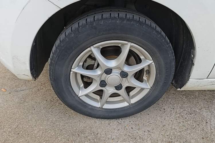 Used Roewe Clever 2022 311km QiQi BoBo Edition Left Front Wheel Hub