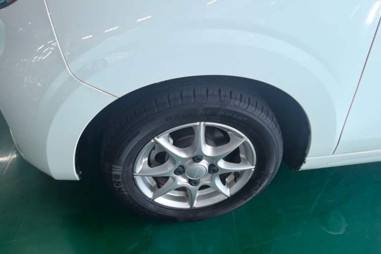 Used Roewe Clever 2022 311km QiQi BoBo Edition Left Front Wheel Hub