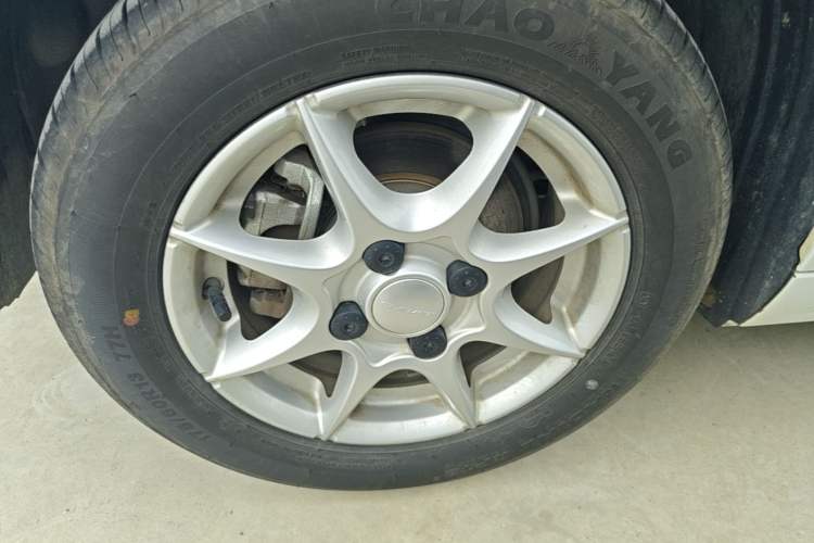 Used Roewe Clever 2022 311km QiQi BoBo Edition Left Front Wheel Hub