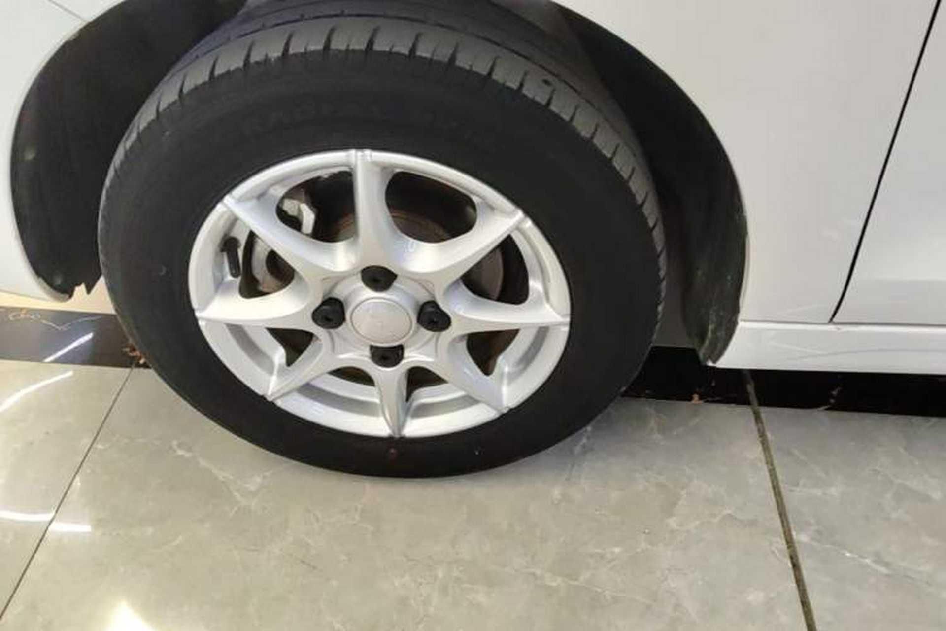 Used Roewe Clever 2022 311km QiQi BoBo Edition Left Front Wheel Hub