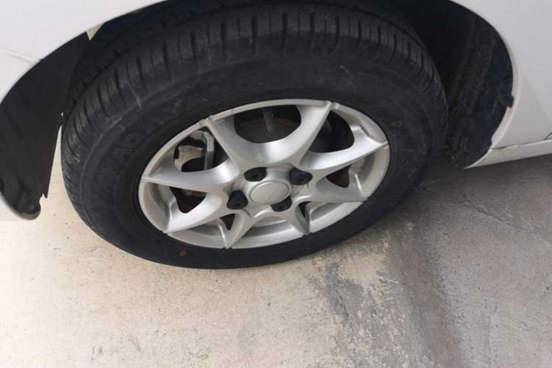 Used Roewe Clever 2022 311km QiQi BoBo Edition Left Front Wheel Hub