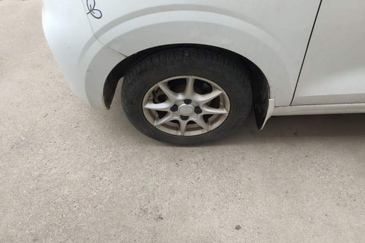Used Roewe Clever 2022 311km QiQi BoBo Edition Left Front Wheel Hub
