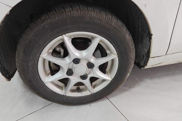 Used Roewe Clever 2022 311km QiQi BoBo Edition Left Front Wheel Hub